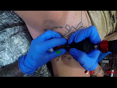 ❤️ Mrembo mwenye tatoo nyingi sana Sully Savage alijichora tattoo kwenye kisimi chake Pononi kuu kwa sw.desixxxtube.ru ﹏